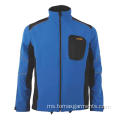 Biru dengan Jaket Softshell hitam